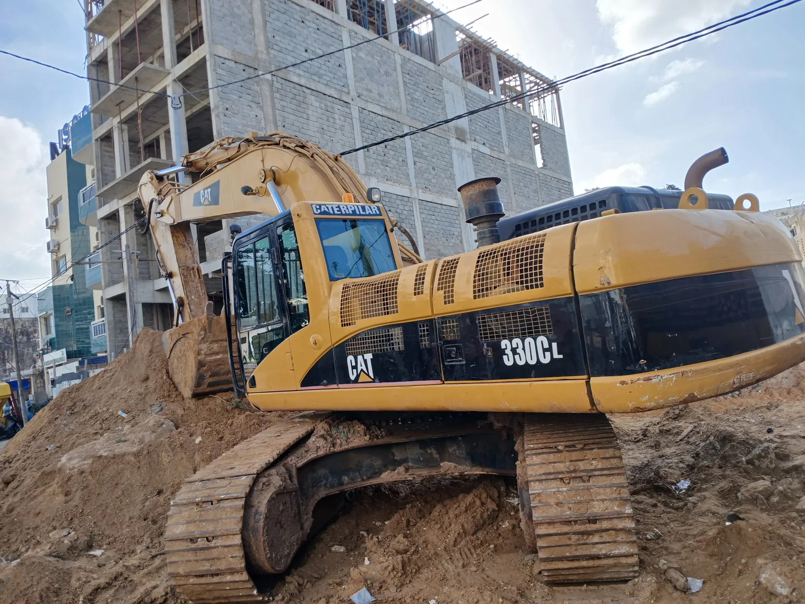 Pelle sur chenilles mobilisable pour des travaux d’excavation